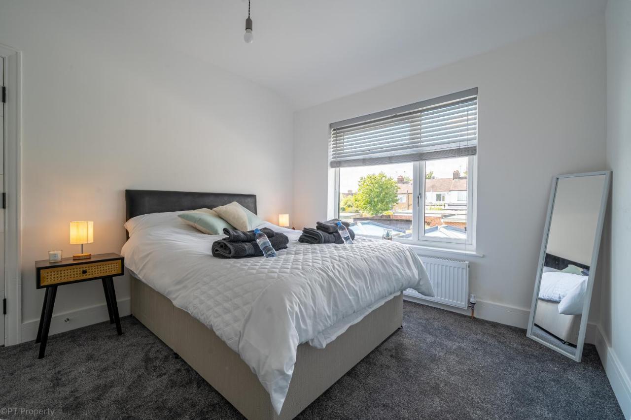 Modern 5 Bed Home In Ealing, Free Driveway Parking, Sleeps 8 Harrow on the Hill Exterior foto