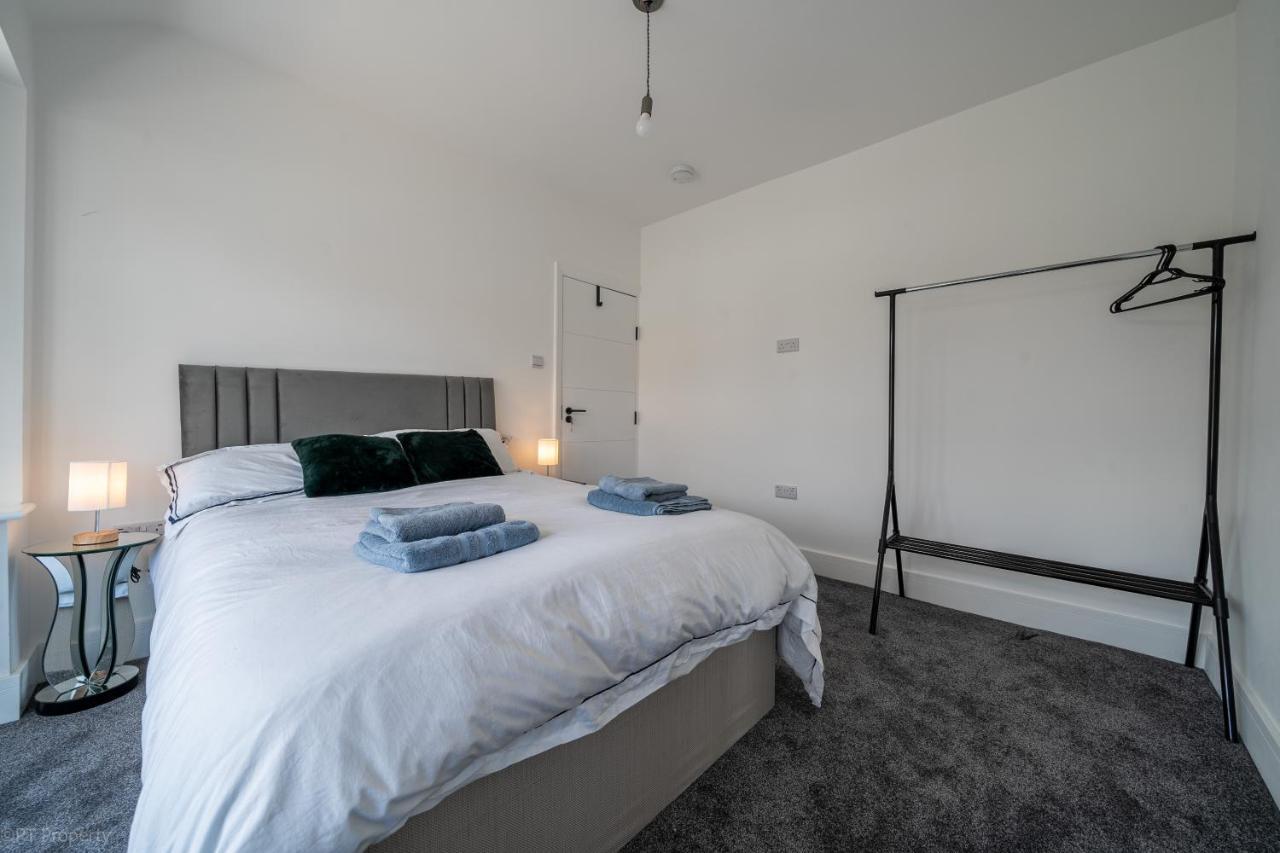 Modern 5 Bed Home In Ealing, Free Driveway Parking, Sleeps 8 Harrow on the Hill Exterior foto