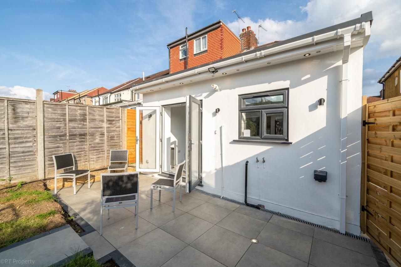 Modern 5 Bed Home In Ealing, Free Driveway Parking, Sleeps 8 Harrow on the Hill Exterior foto