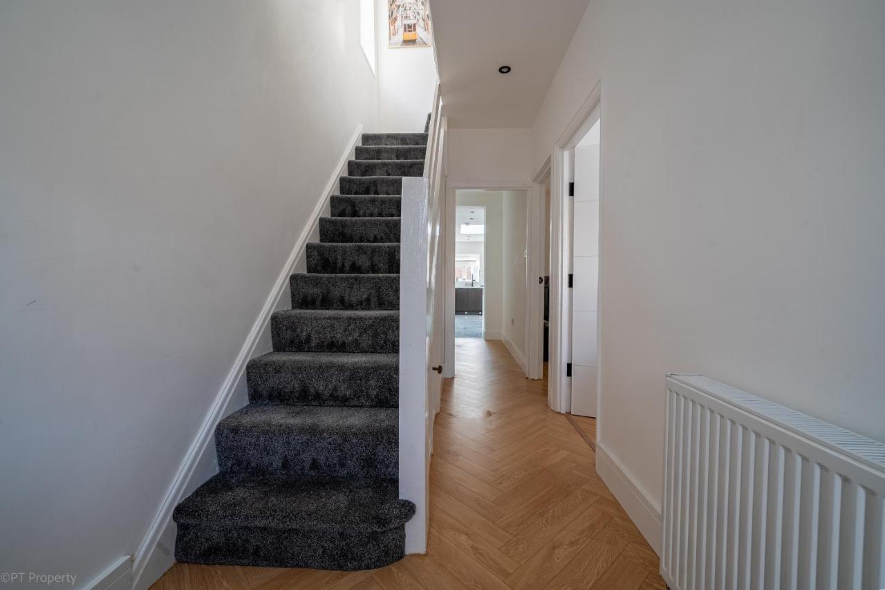 Modern 5 Bed Home In Ealing, Free Driveway Parking, Sleeps 8 Harrow on the Hill Exterior foto